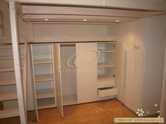 Beépített szekrény (fehér laminált bútorlapból)